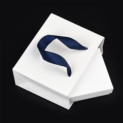 Bijela kraft torbica